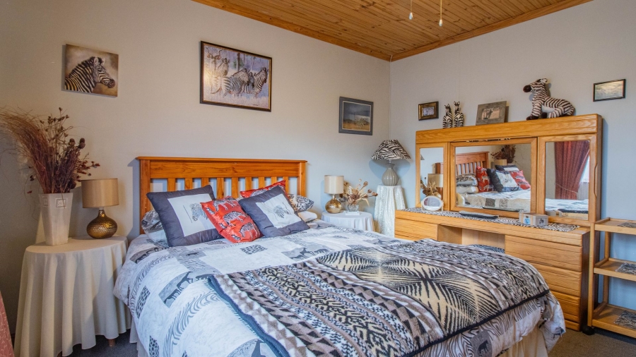 5 Bedroom Property for Sale in Sandbaai Western Cape
